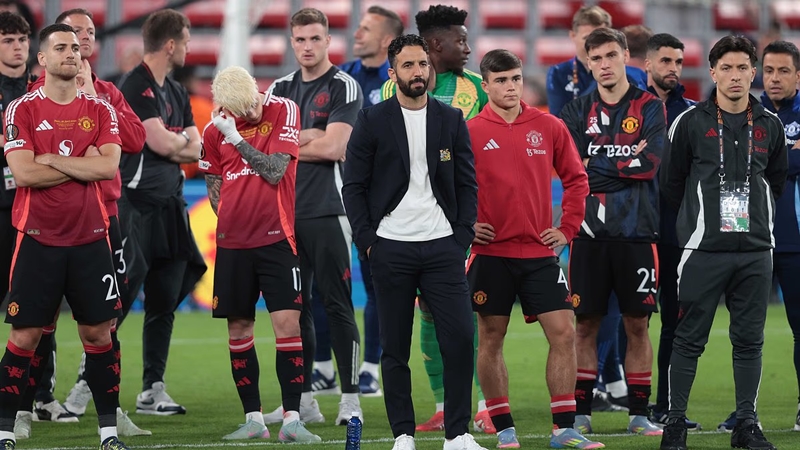 Manchester United đại phẫu đội hình: 10 cầu thủ chia tay Old Trafford hè 2025