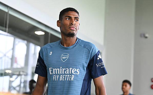 Arsenal vs Newcastle: Trận đấu giao hữu hấp dẫn tại Singapore